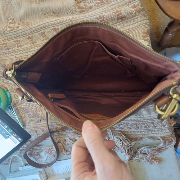 VTG Fossil 100% Genuine Brown Leather Crossbody/Shoulder Bag. Adjustable Strap - Picture 5 of 14